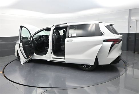 New 2025 Toyota Sienna Platinum image 37