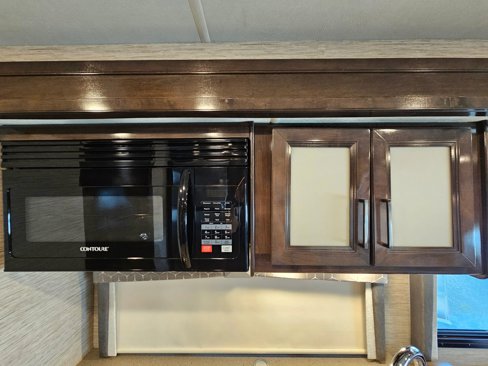 Used 2021 Ford E-450 and Econoline 450 Super Duty w/ Motorhome Prep Package image 15