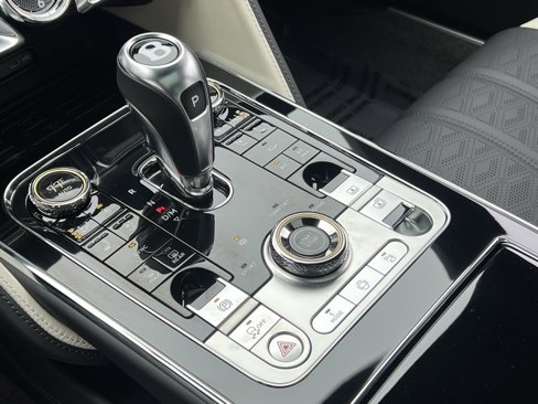 New 2025 Bentley Flying Spur Plug-In Hybrid image 36