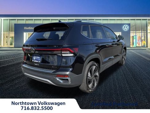 Certified 2025 Volkswagen Taos SE image 3