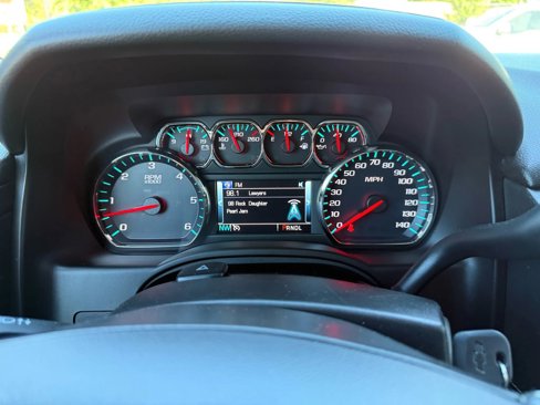 Used 2018 Chevrolet Suburban LT image 20