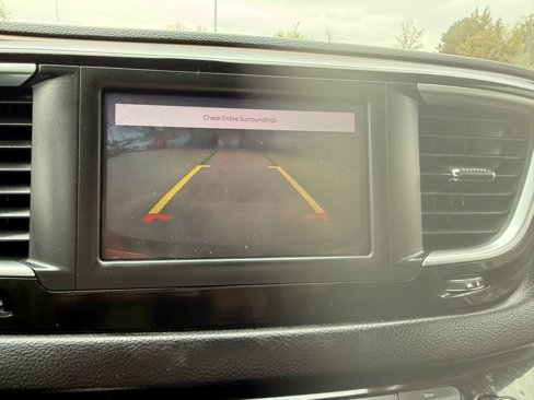 Used 2022 Chrysler Voyager LX image 25