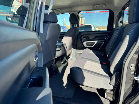 Used 2022 Nissan Titan SV image 18