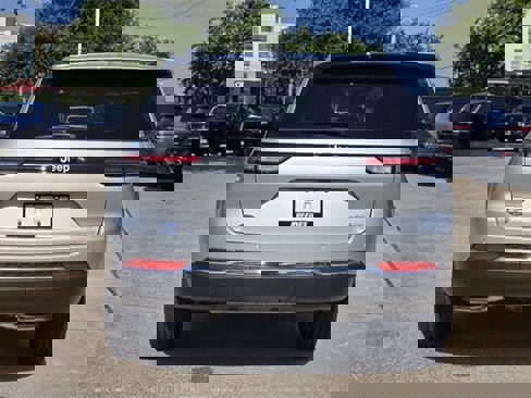 New 2025 Jeep Grand Cherokee Laredo w/ Luxury Tech Group I image 6