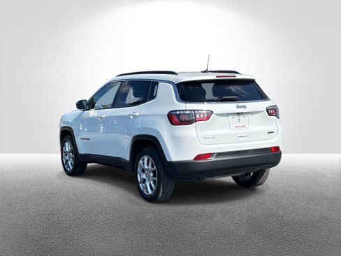 Used 2023 Jeep Compass Latitude image 4