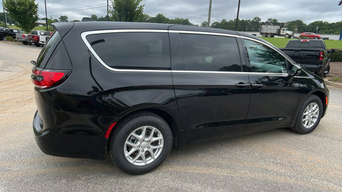 New 2026 Chrysler Pacifica Select image 8