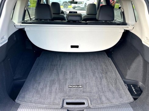 Used 2023 Nissan Rogue SV image 29