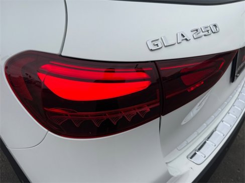 Used 2025 Mercedes-Benz GLA 250 image 33