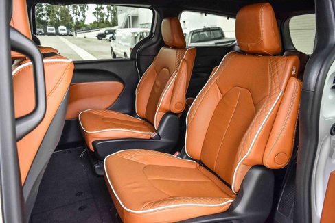 New 2026 Chrysler Pacifica Pinnacle image 18