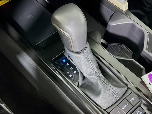 Certified 2025 Toyota Camry SE w/ Convenience Package image 16
