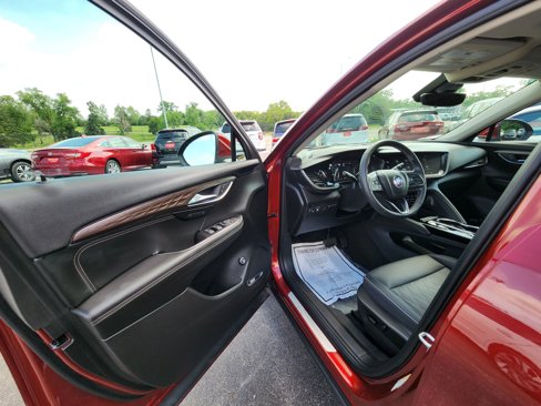 Used 2023 Buick Envision Avenir image 17