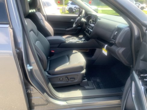 New 2025 Nissan Pathfinder SL image 35