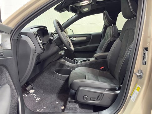 New 2025 Volvo XC40 B5 Ultra w/ Climate Package image 6