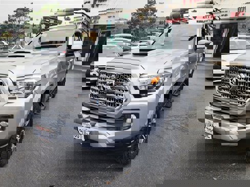 Used 2017 Toyota Tacoma TRD Sport image 25