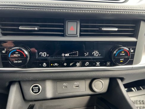 Used 2023 Nissan Rogue SV w/ SV Premium B Package image 29