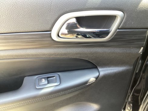 Used 2022 Jeep Grand Cherokee Laredo X image 19