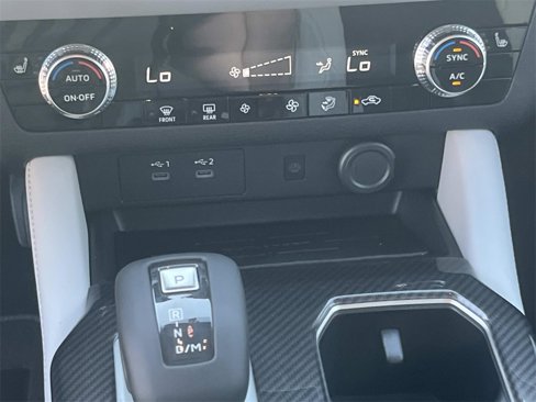New 2025 Mitsubishi Outlander SE image 25