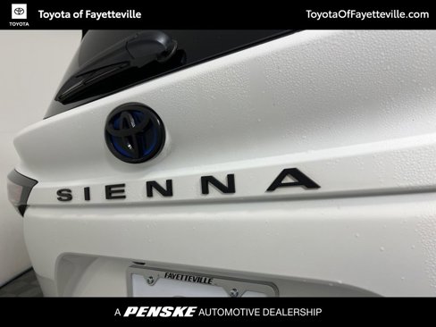 Certified 2025 Toyota Sienna XSE image 3