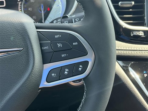New 2025 Chrysler Pacifica Select image 20