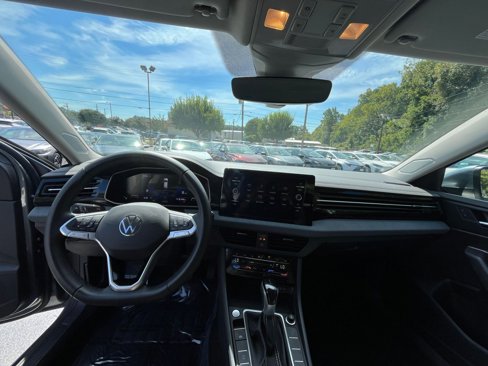 Used 2025 Volkswagen Jetta SE image 29
