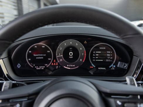 Used 2025 Porsche Cayenne image 26