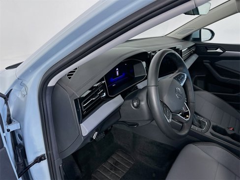 Used 2025 Volkswagen Jetta SE image 9
