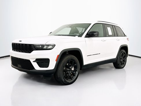 Used 2024 Jeep Grand Cherokee Altitude image 3