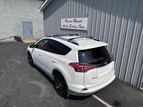 Used 2016 Toyota RAV4 SE image 11