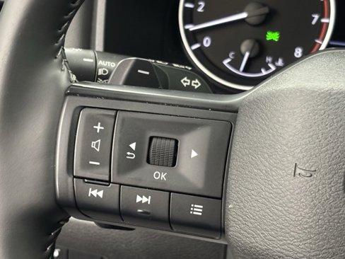 Used 2025 Nissan Rogue SV image 19