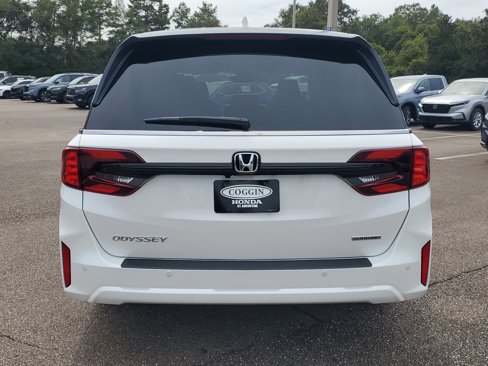 New 2026 Honda Odyssey Touring image 3