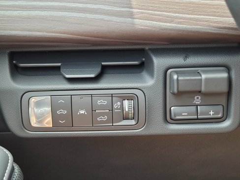 New 2025 GMC Sierra EV Denali image 9