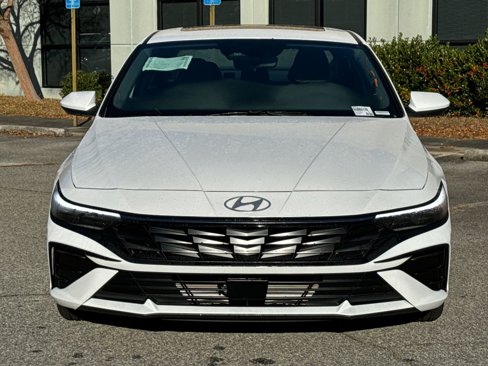 Used 2025 Hyundai Elantra SEL image 2
