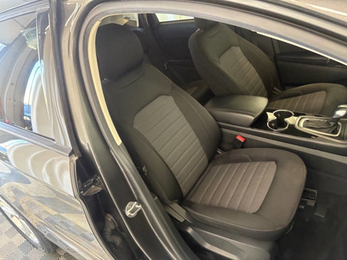 Used 2018 Ford Edge SE image 23