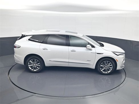 Used 2024 Buick Enclave Avenir w/ Avenir Technology Package image 17