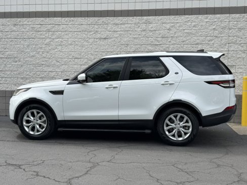 Used 2019 Land Rover Discovery SE image 13