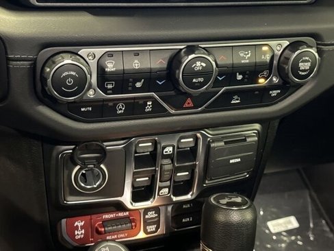 Used 2024 Jeep Wrangler Unlimited Rubicon w/ Convenience Group image 11