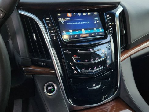 Used 2017 Cadillac Escalade Luxury image 12