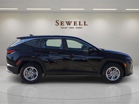 Used 2025 Hyundai Tucson SE image 5