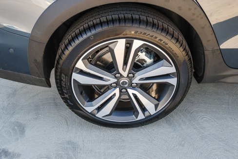 New 2026 Volvo V60 B5 Cross Country Plus w/ Climate Package image 8