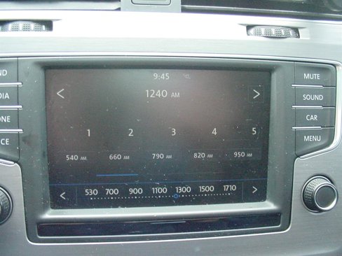 Used 2017 Volkswagen Golf Wolfsburg Edition image 18