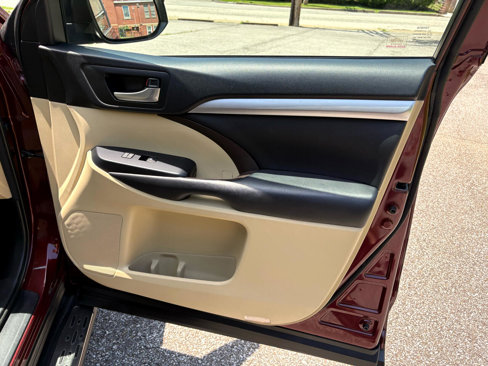 Used 2017 Toyota Highlander XLE image 21