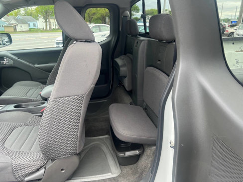 Used 2018 Nissan Frontier SV image 19