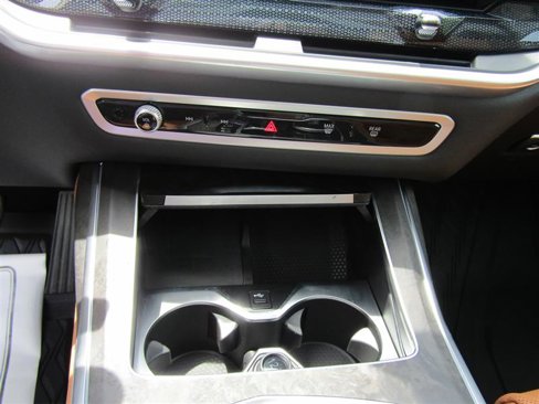 Used 2024 BMW X7 xDrive40i w/ Premium Package image 26