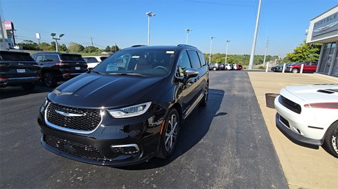 New 2026 Chrysler Pacifica Pinnacle w/ Trailer Tow Group image 3