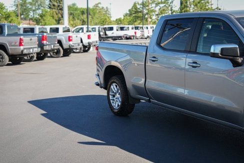 Used 2024 Chevrolet Silverado 1500 LT image 4