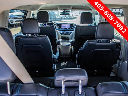 Used 2021 Chrysler Pacifica Touring-L image 10
