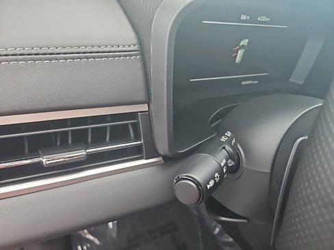 New 2025 Mitsubishi Outlander SE image 23