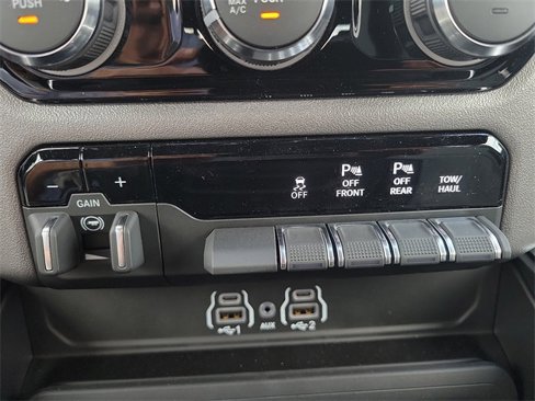 New 2026 RAM 1500 4x4 Crew Cab image 15