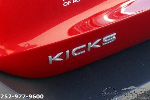 Used 2025 Nissan Kicks SV w/ Charging Package image 8