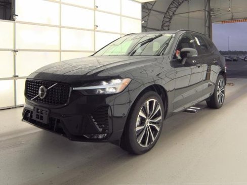 Certified 2025 Volvo XC60 B5 Plus image 2